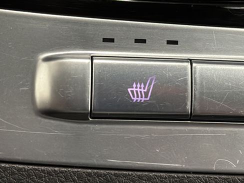 Used 2024 Kia Carnival EX FWD image 33