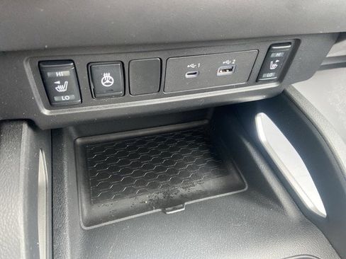 Used 2024 Nissan Frontier SL image 19