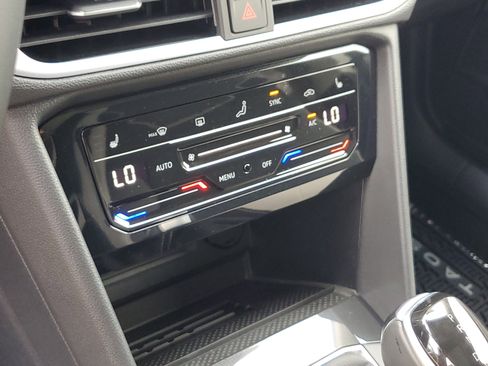 New 2026 Volkswagen Taos SE image 14