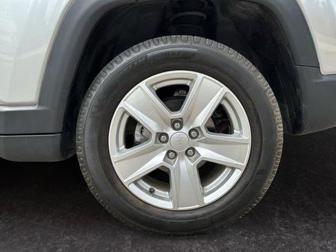 Used 2022 Jeep Compass Latitude AWD/4WD image 9
