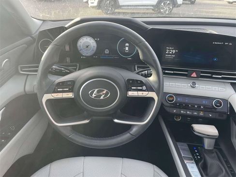 Used 2023 Hyundai Elantra Limited image 14