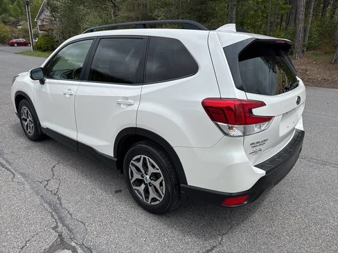 Used 2020 Subaru Forester Premium AWD/4WD image 6