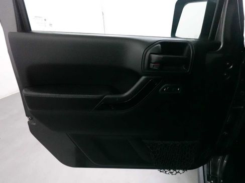 Used 2016 Jeep Wrangler Sahara image 10