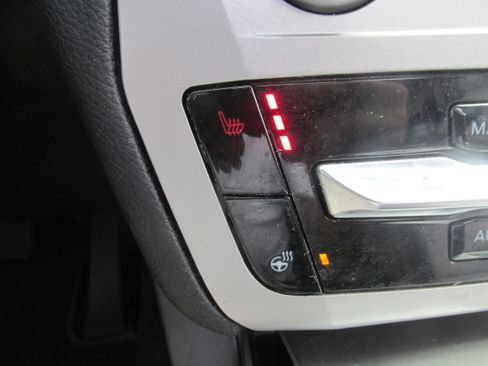 Used 2022 Ford Explorer XLT w/ Equipment Group 202A image 34