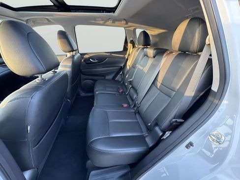 Used 2019 Nissan Rogue SL w/ Premium Package image 25