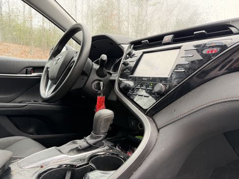 Used 2020 Toyota Camry LE image 34