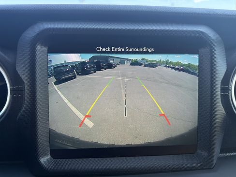 Used 2019 Jeep Wrangler Unlimited Sahara w/ Quick Order Package 24M Moab AWD/4WD image 26