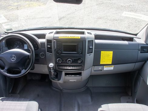 Used 2018 Mercedes-Benz Sprinter 2500 image 17