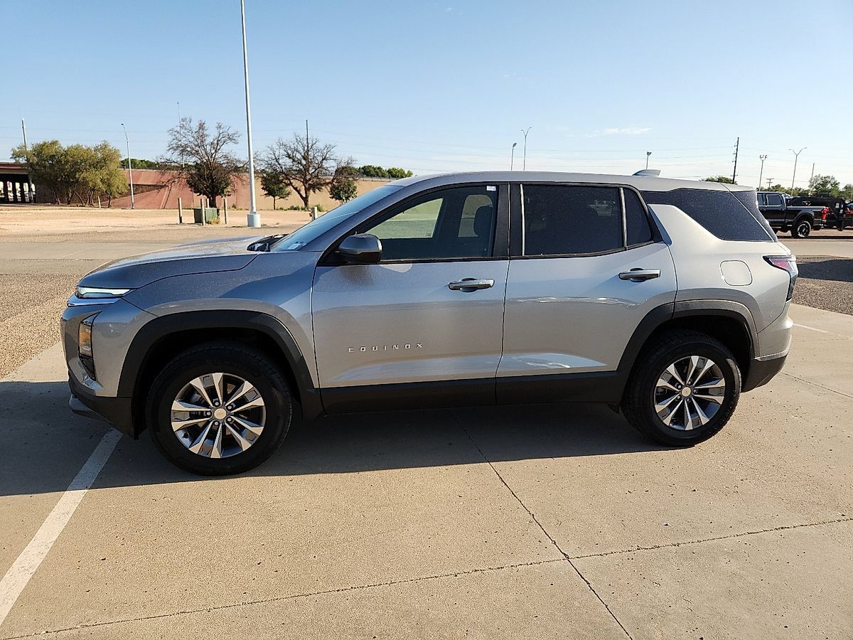Used 2026 Chevrolet Equinox LT AWD/4WD image 2