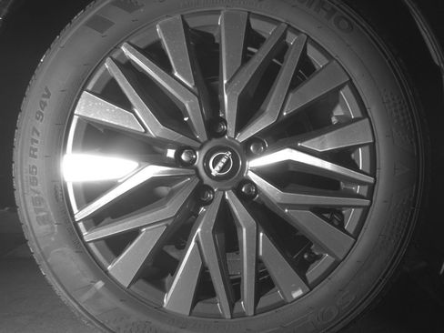 Used 2025 Nissan Altima 2.5 SV FWD image 15