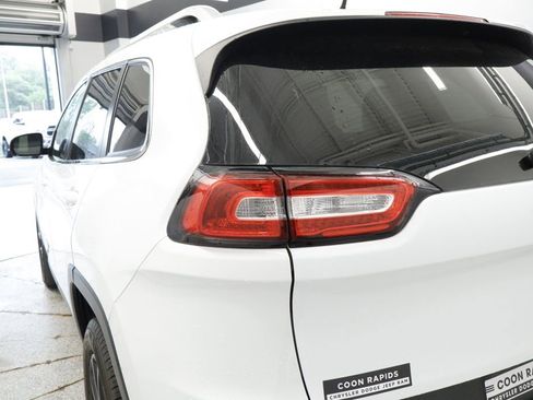 Used 2014 Jeep Cherokee Latitude w/ Cold Weather Group FWD image 17