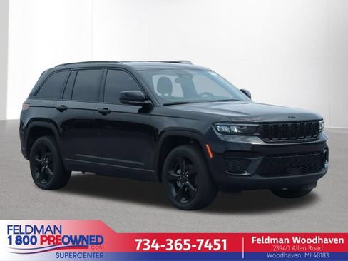 Used 2023 Jeep Grand Cherokee Altitude AWD/4WD image 1