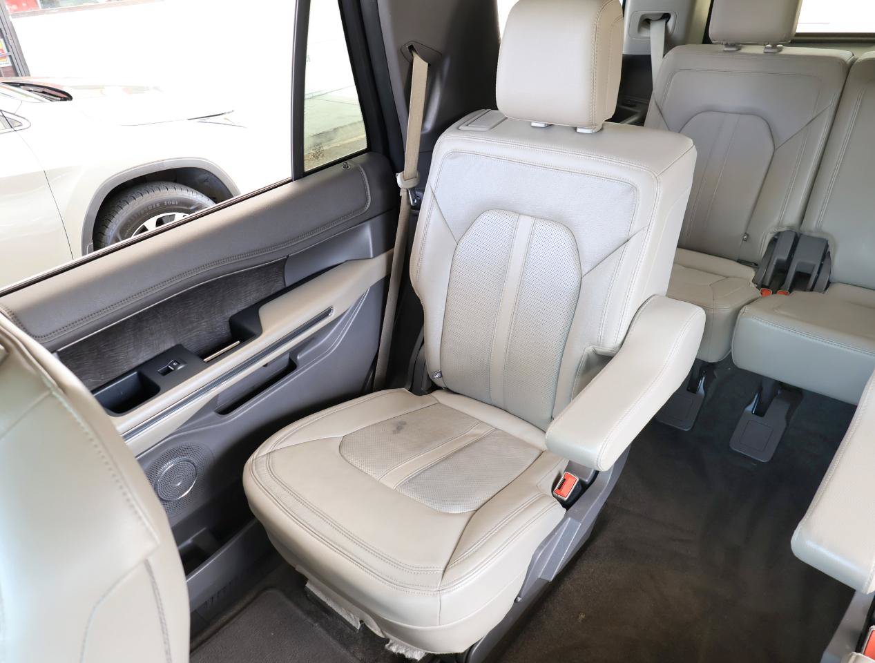 Used 2018 Ford Expedition Limited w/ Equipment Group 302A RWD image 23