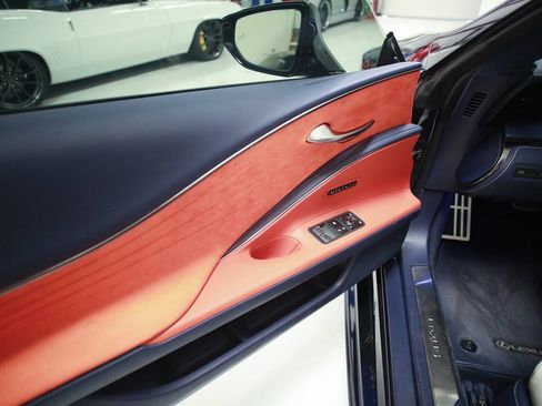 Used 2018 Lexus LC 500 Coupe w/ Touring Package RWD image 15
