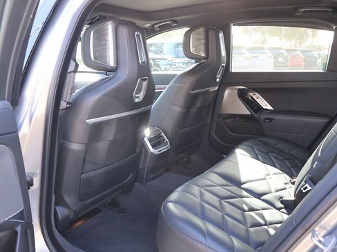 Used 2025 BMW 740i image 39