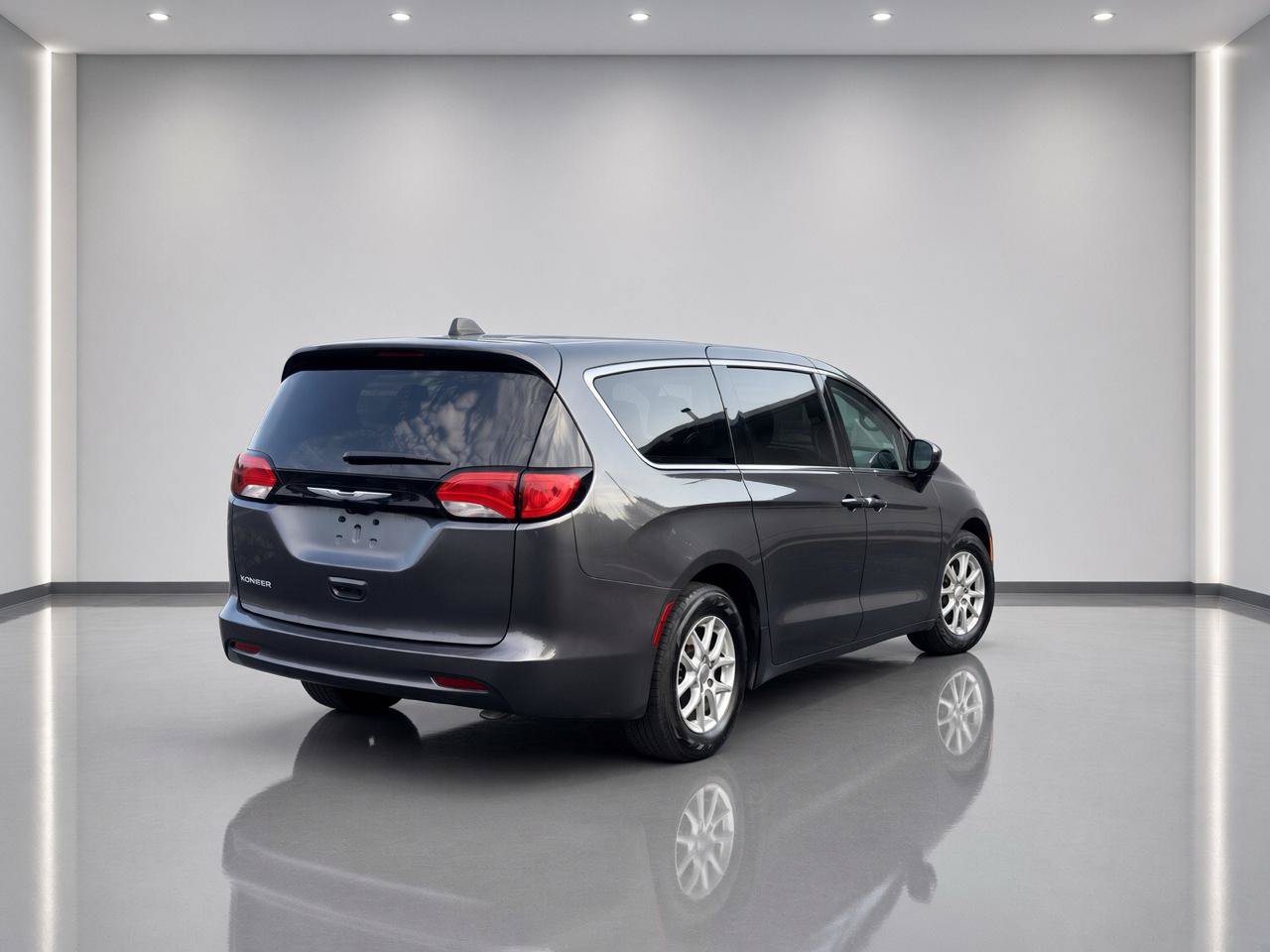 Used 2023 Chrysler Voyager LX FWD image 6