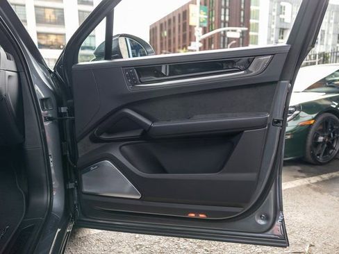 New 2026 Porsche Cayenne GTS image 49