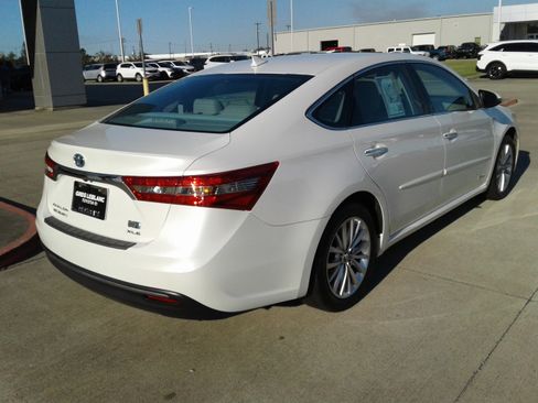 Used 2018 Toyota Avalon Limited image 7