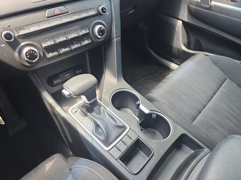 Used 2022 Kia Sportage LX AWD/4WD image 24