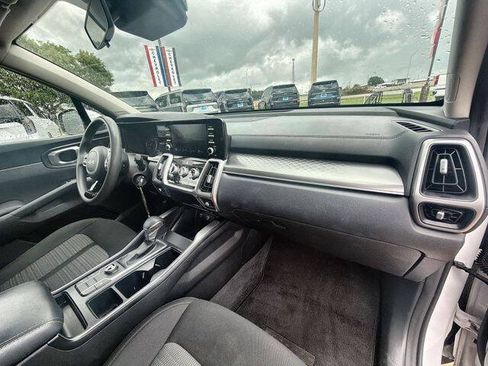 Used 2023 Kia Sorento LX FWD image 28