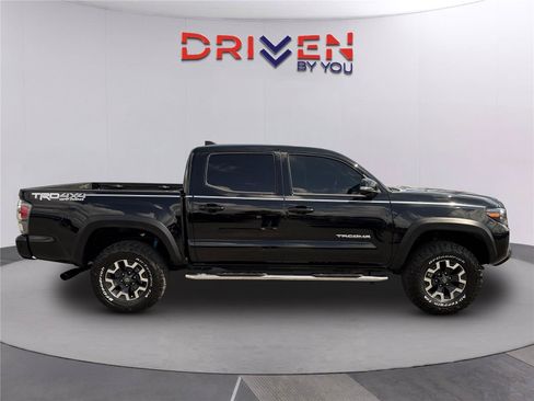Used 2023 Toyota Tacoma TRD Off-Road w/ Advanced Technology Package AWD/4WD image 3