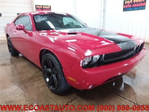 Used 2012 Dodge Challenger R/T image 1