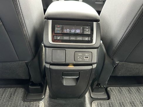 Used 2023 Subaru Ascent Limited image 36