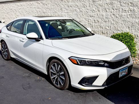 Certified 2024 Honda Civic EX-L image 4