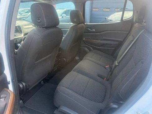 Used 2019 GMC Acadia SLE FWD image 9