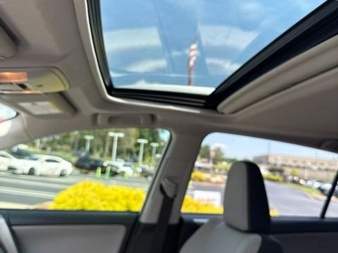 Used 2018 Toyota RAV4 XLE FWD image 6