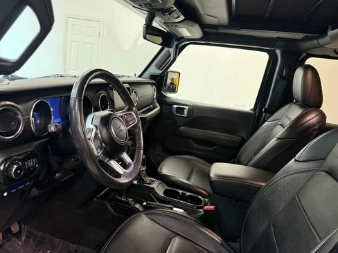 Used 2022 Jeep Wrangler Unlimited Sahara w/ Cold Weather Group AWD/4WD image 16