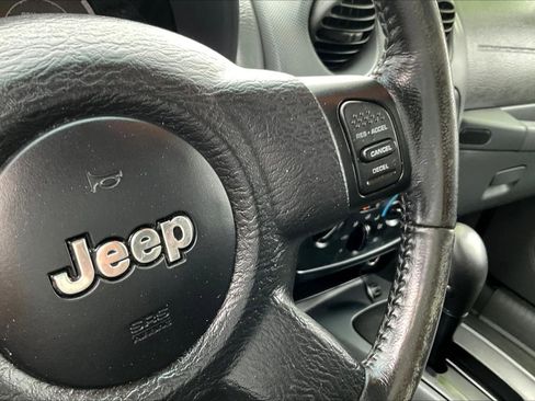 Used 2005 Jeep Liberty Sport image 12