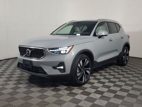 Certified 2025 Volvo XC40 B5 Plus w/ Protection Package Premier AWD/4WD image 3