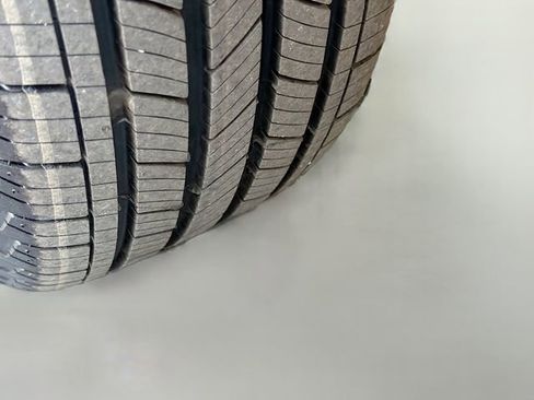 Used 2023 Chevrolet Equinox LT image 39