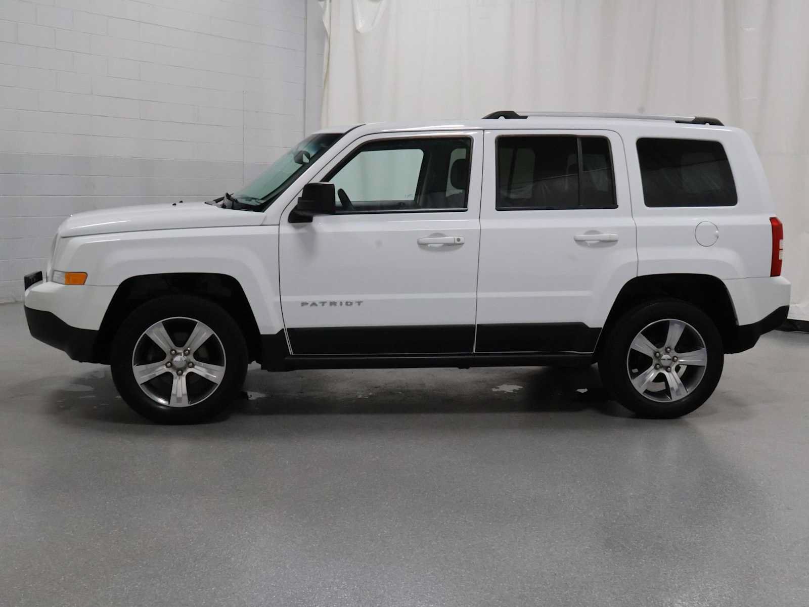 Used 2017 Jeep Patriot High Altitude AWD/4WD image 2