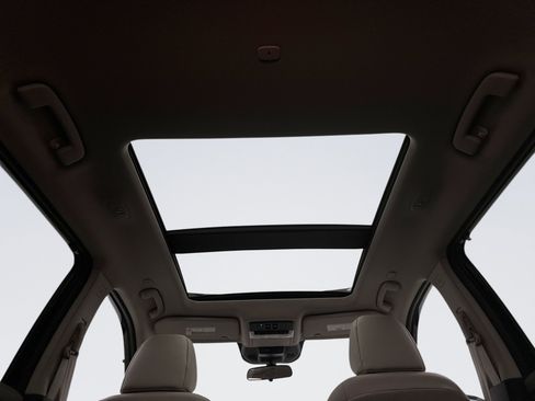 Used 2023 Nissan Rogue SV w/ SV Premium B Package image 17