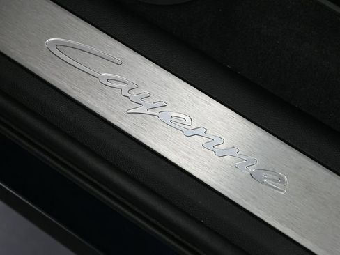 Used 2025 Porsche Cayenne Coupe AWD/4WD image 39