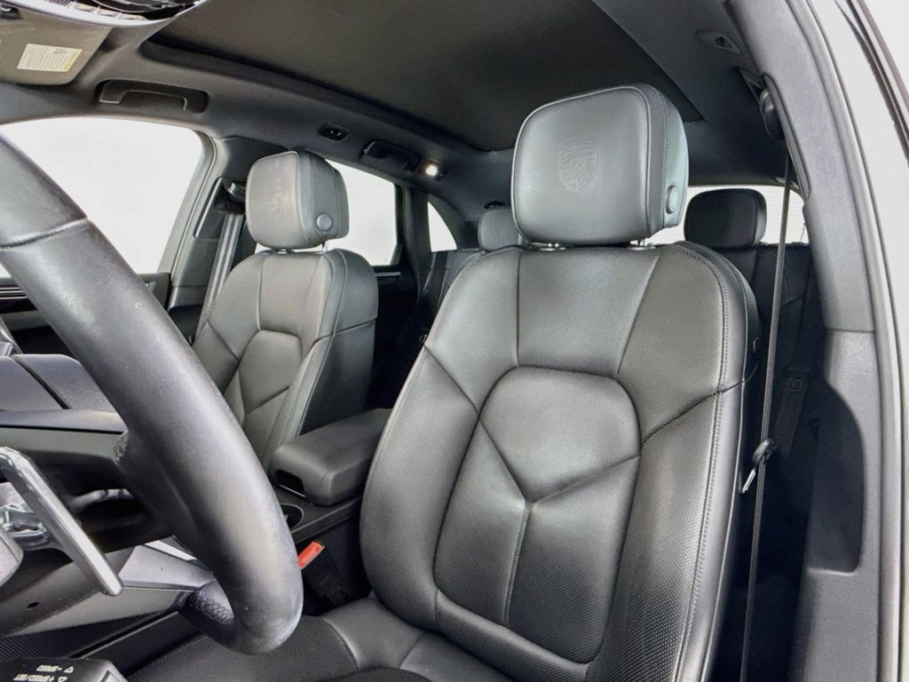 Certified 2024 Porsche Macan S AWD/4WD image 5