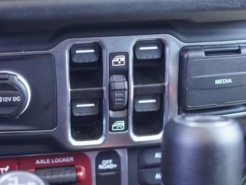 Used 2024 Jeep Wrangler Unlimited AWD/4WD image 30