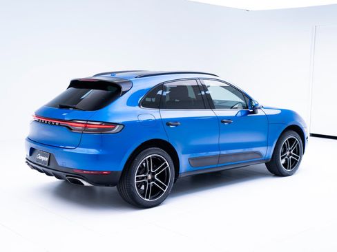 Certified 2021 Porsche Macan image 9
