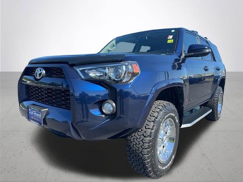Used 2019 Toyota 4Runner SR5 Premium AWD/4WD image 2