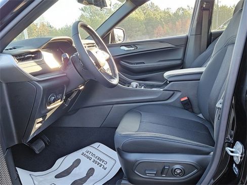 New 2025 Jeep Grand Cherokee Laredo X w/ Luxury Tech Group I image 5