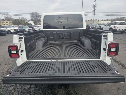 Used 2023 Jeep Gladiator Overland w/ Popular Equipment Package image 5