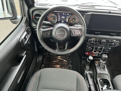 Used 2024 Jeep Gladiator Rubicon w/ Convenience Group image 12
