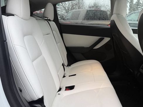 Used 2021 Tesla Model Y Long Range image 19