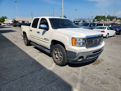 Used 2009 GMC Sierra 1500 SLT w/ White Diamond Edition RWD image 7