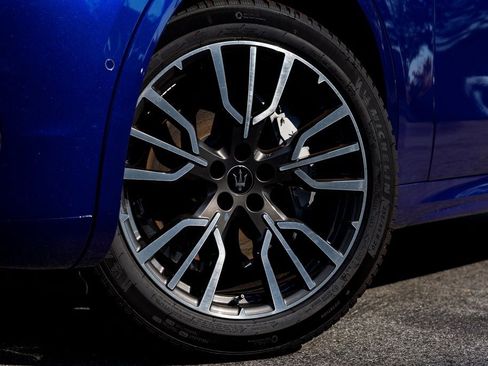 New 2025 Maserati Grecale GT image 9