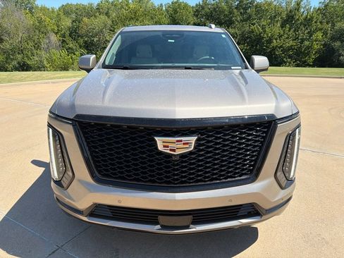 Used 2025 Cadillac Escalade Sport Platinum w/ LPO, Floor Liner Package AWD/4WD image 2