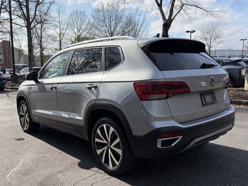 Used 2024 Volkswagen Taos SE image 3