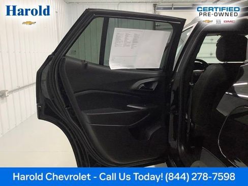 Certified 2025 Chevrolet Trax RS FWD image 15